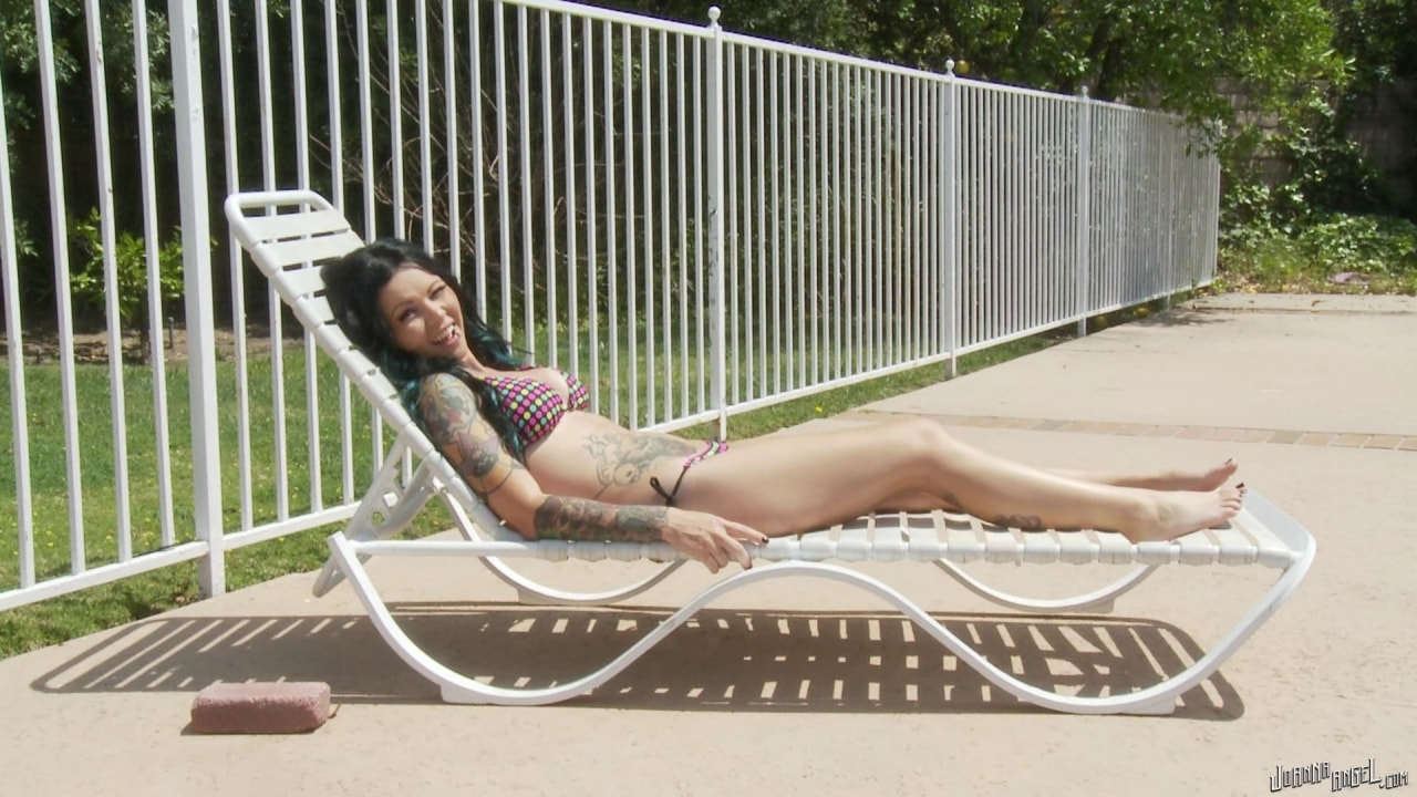 Poolside Pussy