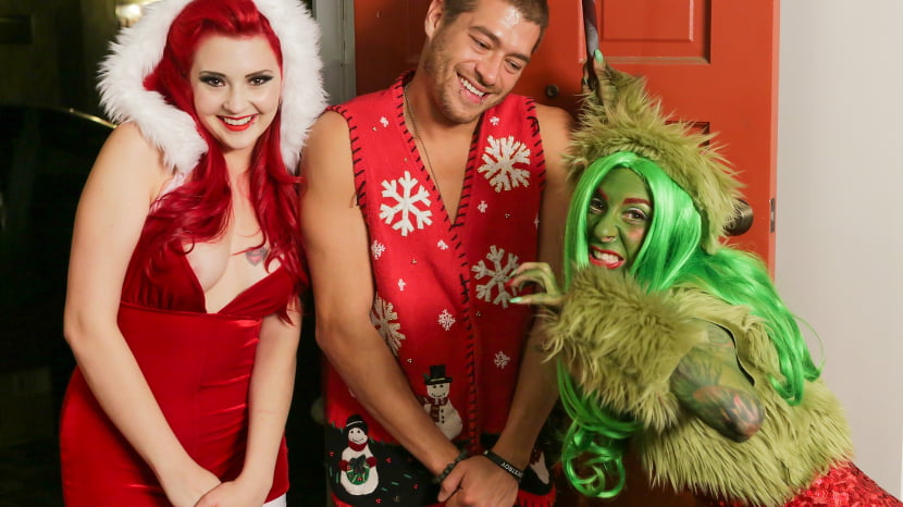 How The Grinch Gaped Christmas - Chapter 1