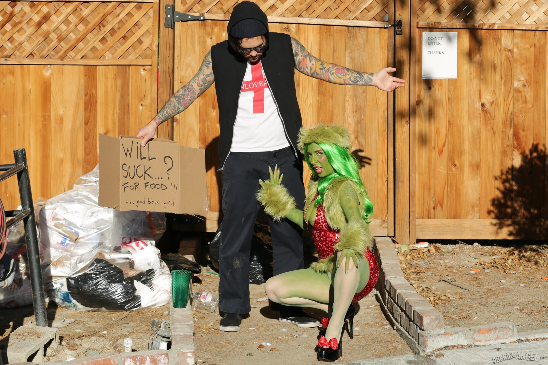 How The Grinch Gaped Christmas - Chapter 4