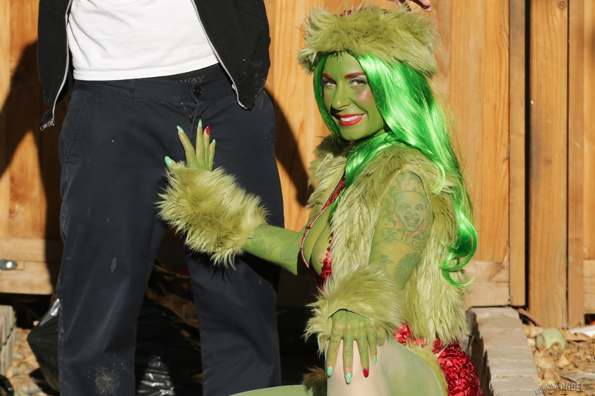 How The Grinch Gaped Christmas - Chapter 4