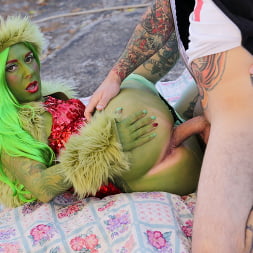 How The Grinch Gaped Christmas - Chapter 4
