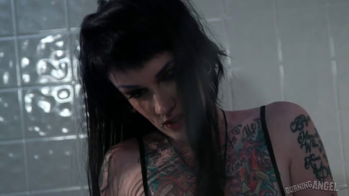 Kelly Chaos in Gothic Shower